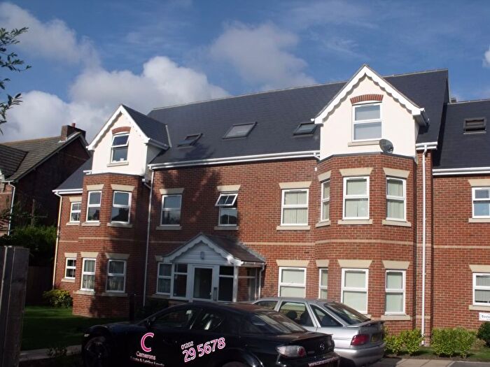 2 Bedroom Flat To Rent In Alton Road, Wallisdown, Bournemouth, BH10