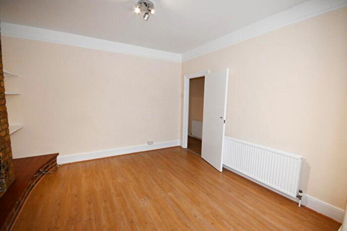 2 Bedroom Flat To Rent In High Road Leyton, E10