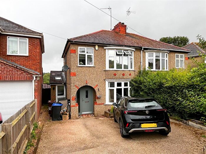 3 Bedroom Semi-Detached House For Sale In Welford Road, Northampton, NN2
