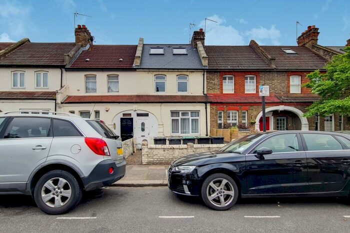 6 Bedroom House To Rent In Avondale Road, Harringay, London, N15