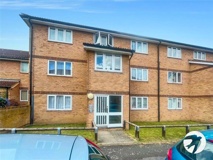 1 Bedroom Flat To Rent In Fort Pitt Street, Chatham, Kent, ME4