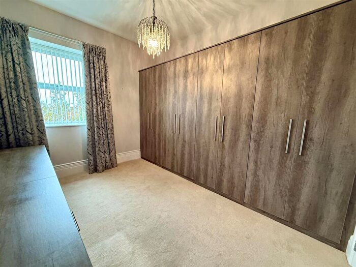 2 Bedroom Apartment To Rent In Grassdale Park., Brough, HU15