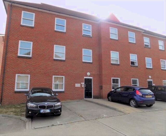 2 Bedroom Flat To Rent In Oast Way, Rochford, Essex, SS4