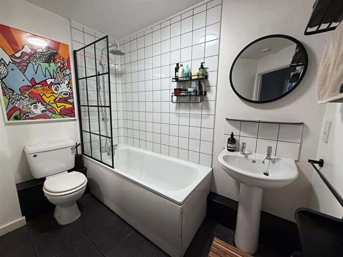 1 Bedroom Flat For Sale In Booth House, High Street, Brentford, TW8