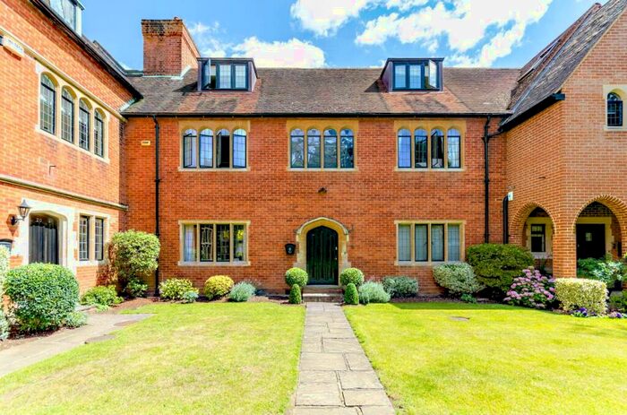 5 Bedroom House To Rent In Oldfield Wood, Woking, GU22