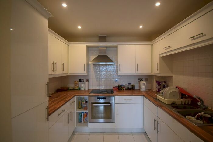 1 Bedroom Flat To Rent In Parkhouse Court, Hatfield, AL10