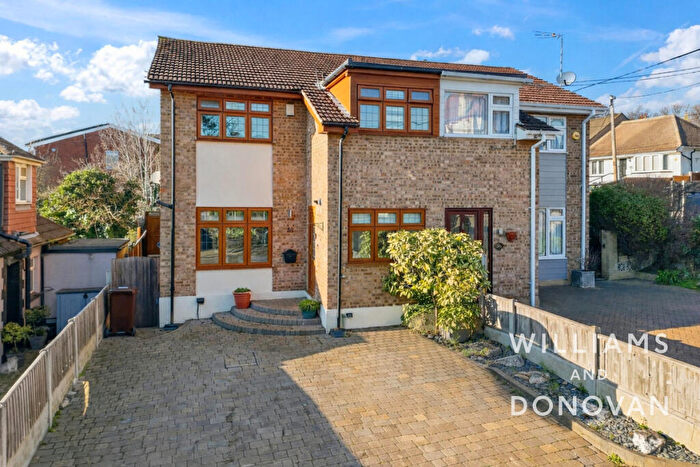 3 Bedroom Semi Detached House For Sale In Clarence Road, South Benfleet, SS7