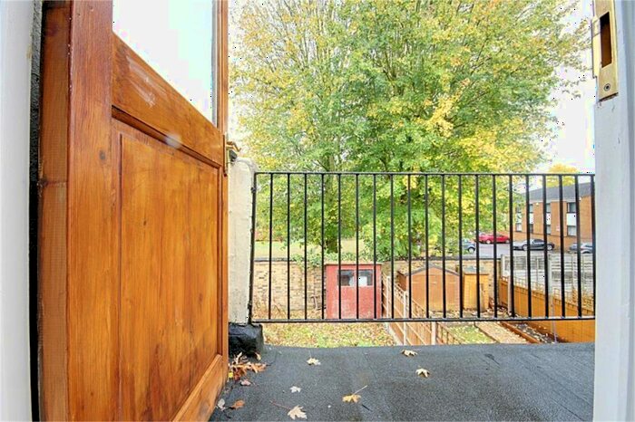 2 Bedroom Maisonette To Rent In Lea Road, Enfield, Middlesex, EN2