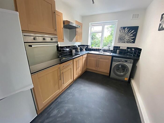 2 Bedroom Flat To Rent In Savoy Close, Birmingham, B32