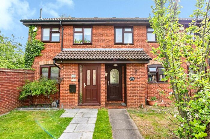 2 Bedroom Terraced House For Sale In Ark Avenue, Grays, Essex, RM16