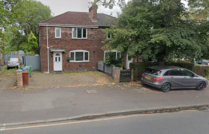 3 Bedroom Semi-Detached House To Rent In Kingsway Manchester, M19