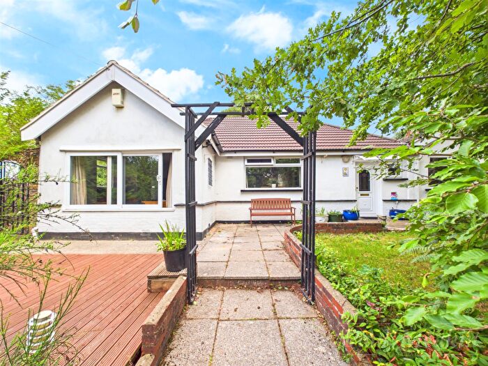 4 Bedroom Detached Bungalow For Sale In Ballards Way, South Croydon, CR0