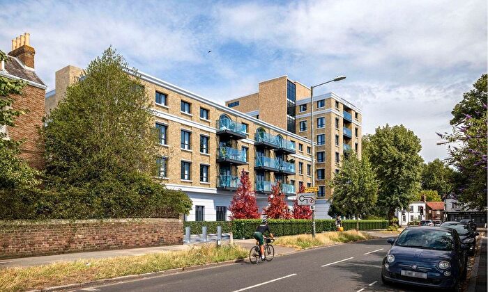 2 Bedroom Flat For Sale In Church Grove, Hampton Wick, KT1