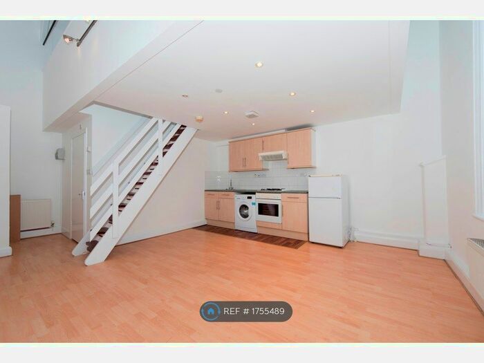 1 Bedroom Flat To Rent In Uplands Close, London, SE18