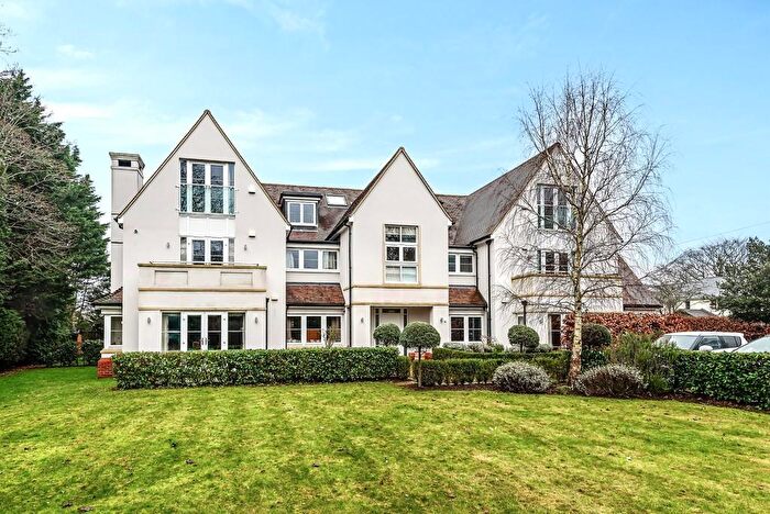 2 Bedroom Apartment For Sale In Westbourne Place, Farnham, Surrey, GU9