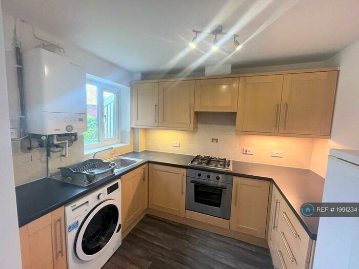 1 Bedroom Flat To Rent In Dean Road, Cadishead, Manchester, M44
