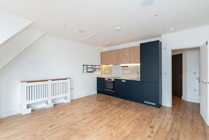 1 Bedroom Apartment For Sale In St Martins Walk, Dorking, RH4
