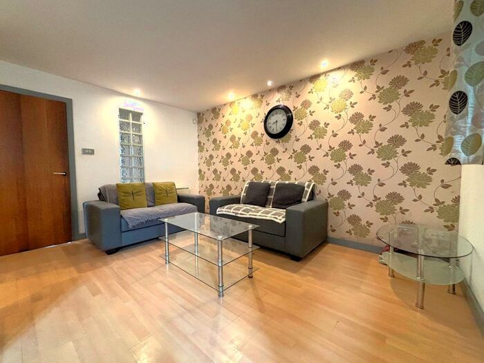 2 Bedroom Flat To Rent In Stretford Road, Manchester, Greater Manchester, M15