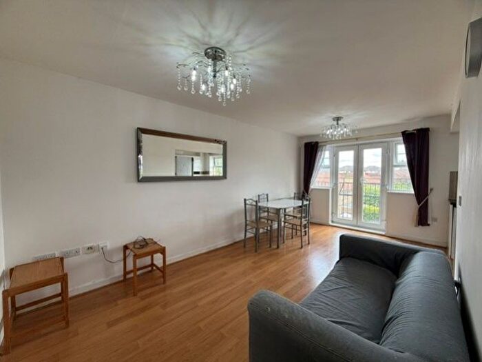 2 Bedroom Flat To Rent In Warren Way, Edgware, Middlesex, HA8