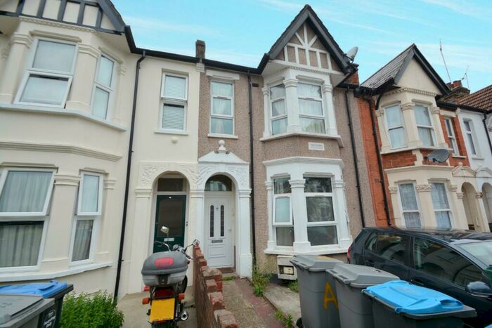 2 Bedroom Flat To Rent In St. Johns Avenue, Harlesden, NW10