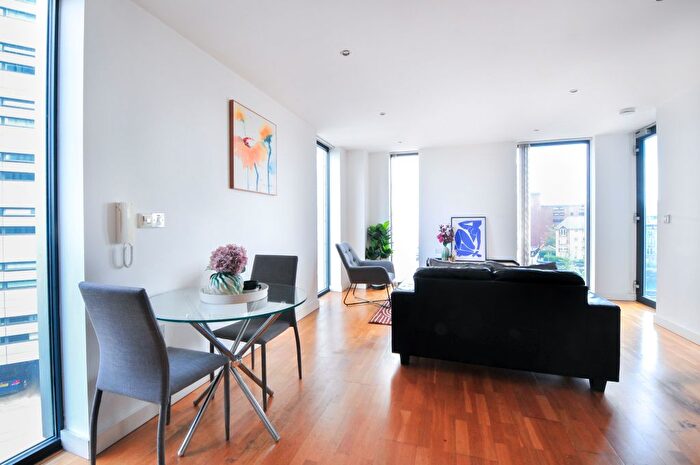1 Bedroom Flat To Rent In The Quays, Salford, M50