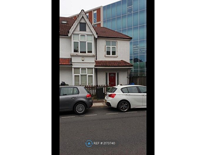 4 Bedroom Semi-Detached House To Rent In Porden Road, Brixton, SW2