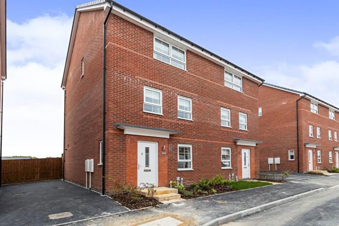 3 Bedroom Semi-Detached House To Rent In Bedroom Semi Detached House In Hillcrest Road, Nuneaton, CV10