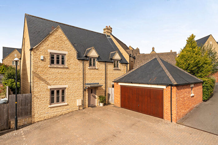 4 Bedroom Detached House For Sale In Griffiths Close, Cirencester, GL7