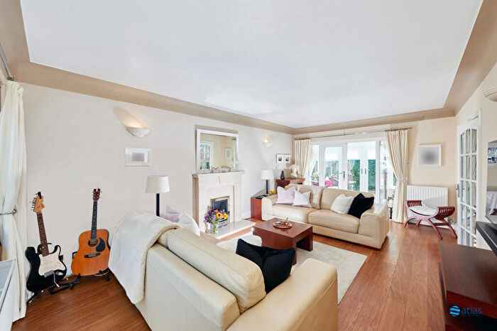 3 Bedroom Detached House For Sale In Gateacre Rise, Woolton, L25