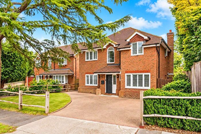 4 Bedroom Detached House For Sale In Heights Close, Banstead, SM7