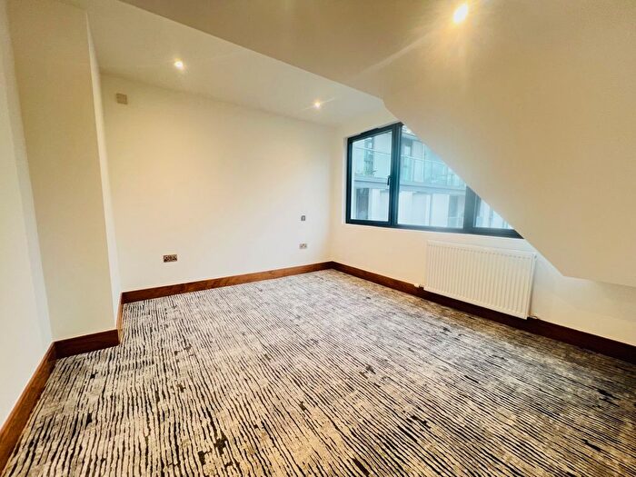 2 Bedroom Property To Rent In Scarbrook Road, Croydon, CR0