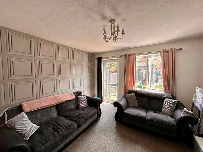 2 Bedroom Detached House To Rent In Heron Walk, Oxen Lease, Singleton, Ashford, TN23