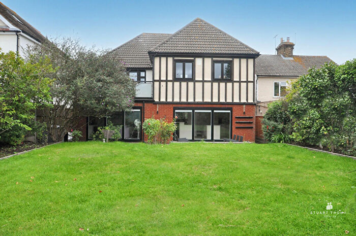 5 Bedroom Detached House For Sale In High Road, Hockley, SS5