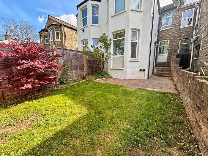 2 Bedroom Flat To Rent In Naylor Road, London, N20