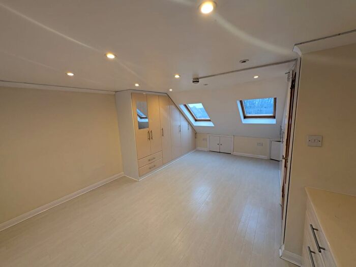 4 Bedroom Link Detached House To Rent In Lady Margaret Road, Southall, UB1