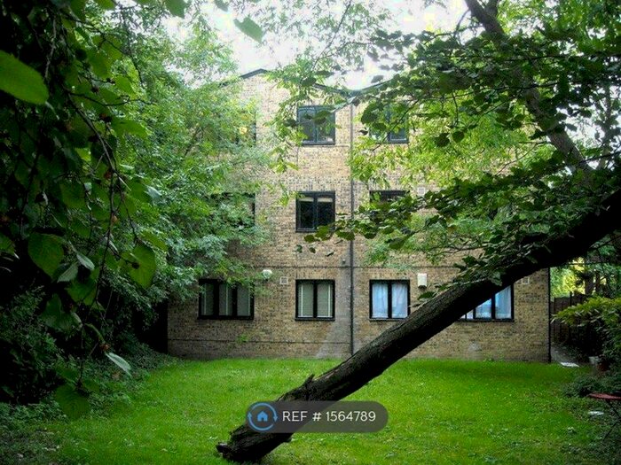 2 Bedroom Flat To Rent In Woodview Close, London, N4