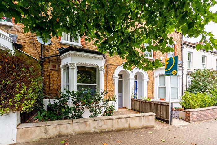 1 Bedroom Flat To Rent In Lebanon Gardens, Wandsworth, London, SW18