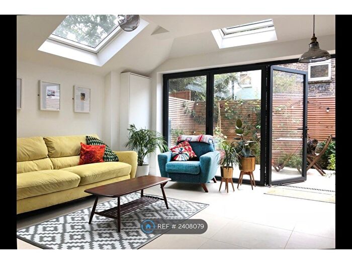 2 Bedroom Flat To Rent In Beryl Road, London, W6