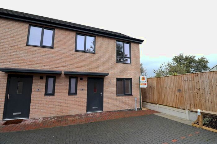 3 Bedroom Semi-Detached House To Rent In Grassfields Close, Scunthorpe, DN16
