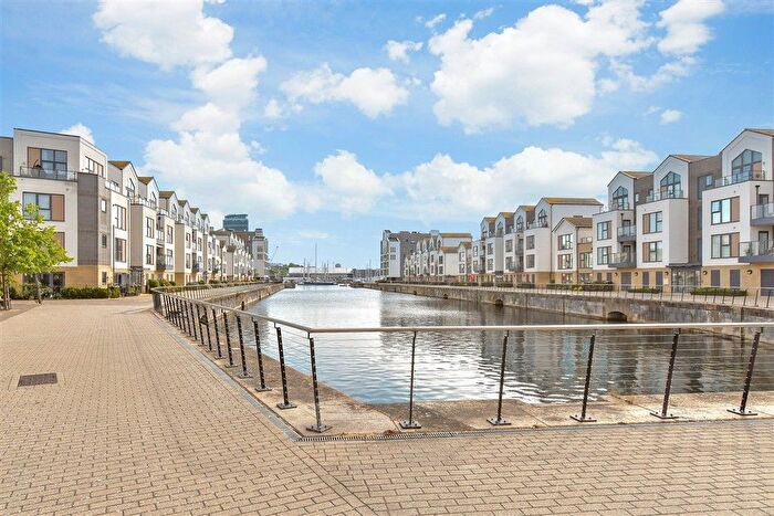 4 Bedroom End Of Terrace House For Sale In Tigris Crescent, Chatham, Kent, ME4