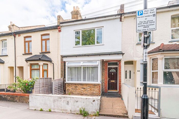 3 Bedroom Terraced House For Sale In Woodcroft Road, Thornton Heath, CR7