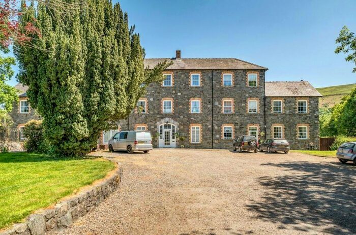 6 Bedroom Terraced House To Rent In Rhayader, Powys, LD6