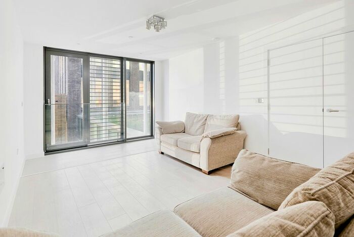 1 Bedroom Flat To Rent In Stratosphere Tower, Great Eastern Road, E15