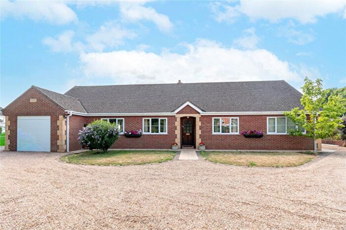 4 Bedroom Detached House For Sale In Bath Road, Devizes, Wiltshire, SN10