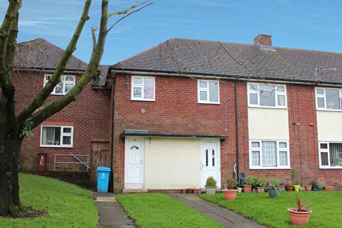 2 Bedroom Maisonette To Rent In Birchinlee Avenue, Royton, OL2