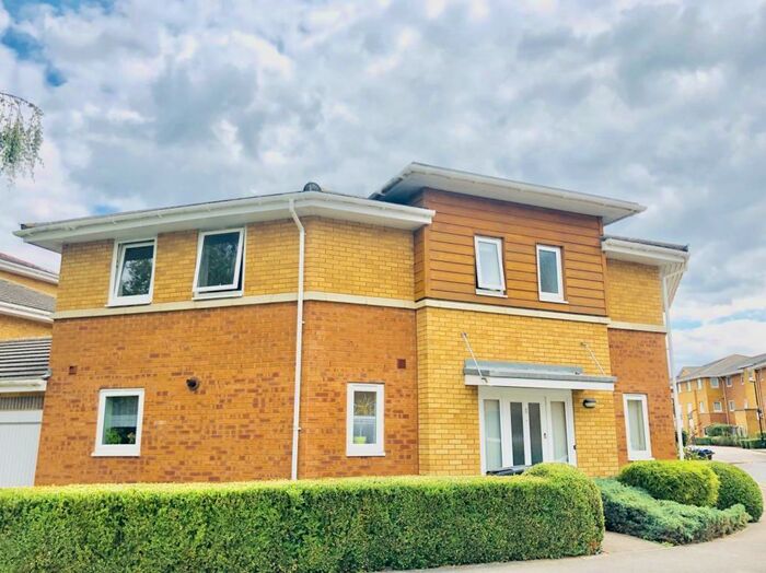 4 Bedroom Semi-Detached House To Rent In Addiscombe, Croydon, CR0