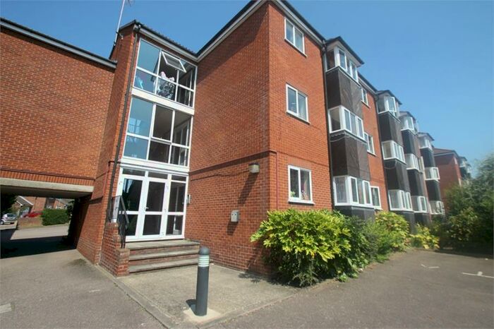 2 Bedroom Flat To Rent In St Andrews Gardens, Colchester, Essex, CO4