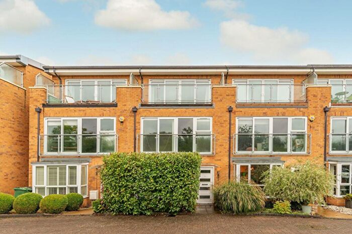 5 Bedroom Terraced House To Rent In Barn Elms Close, Worcester Park, KT4