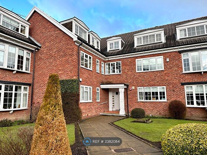 2 Bedroom Flat To Rent In Alwoodley, Leeds, LS17