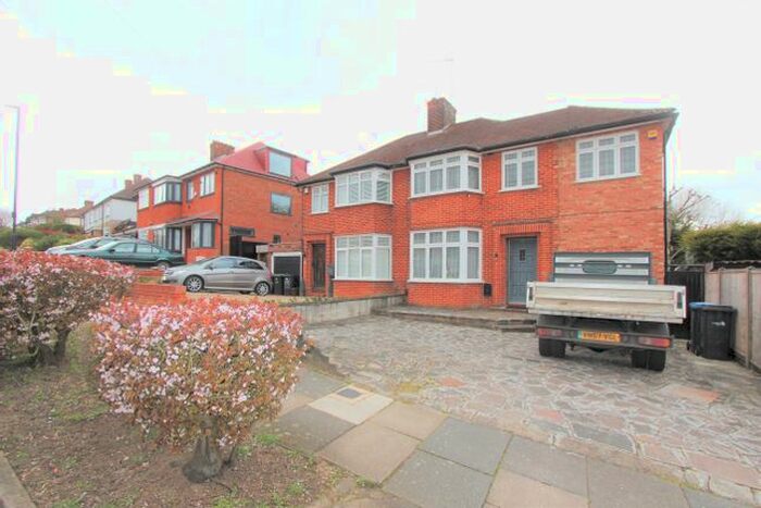 4 Bedroom Semi-Detached House To Rent In Lower Kenwood Avenue, Enfield, EN2